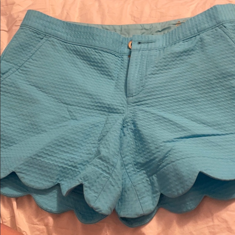 Lilly buttercup short in pool house blue